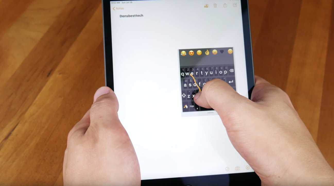 iPadOS 13 Mini Floating Keyboard and QuickPath Swiping Features on